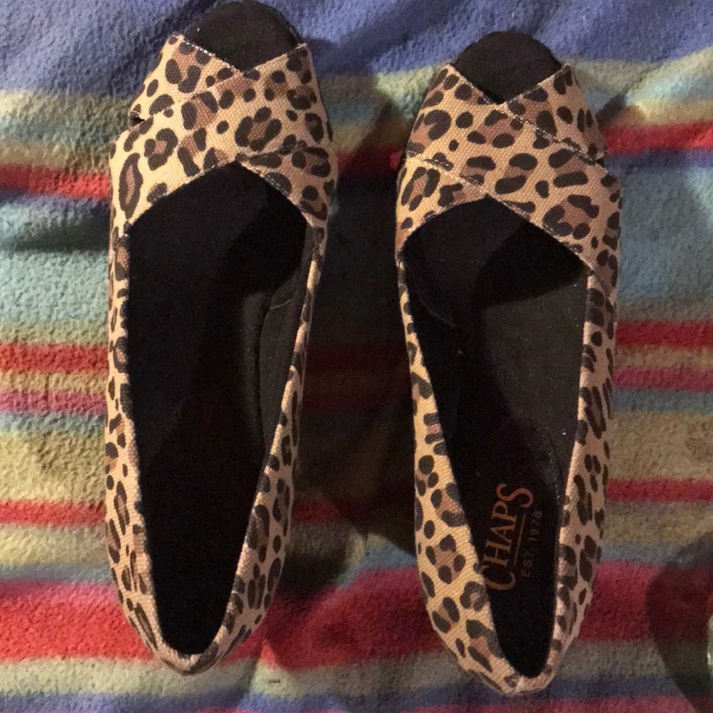 Leopard Print CHAPS wedges w black braided sides